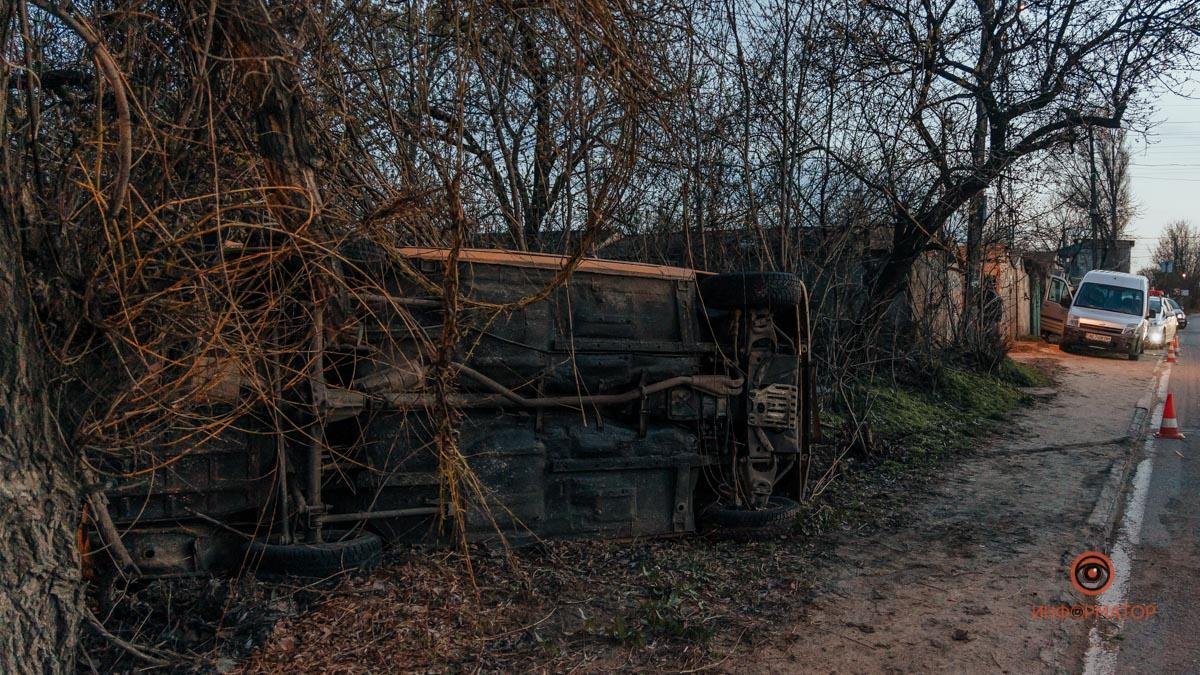 На Яснополянской столкнулись ВАЗ-2101 и Ford На Яснополянской столкнулись ВАЗ-2101 и Ford