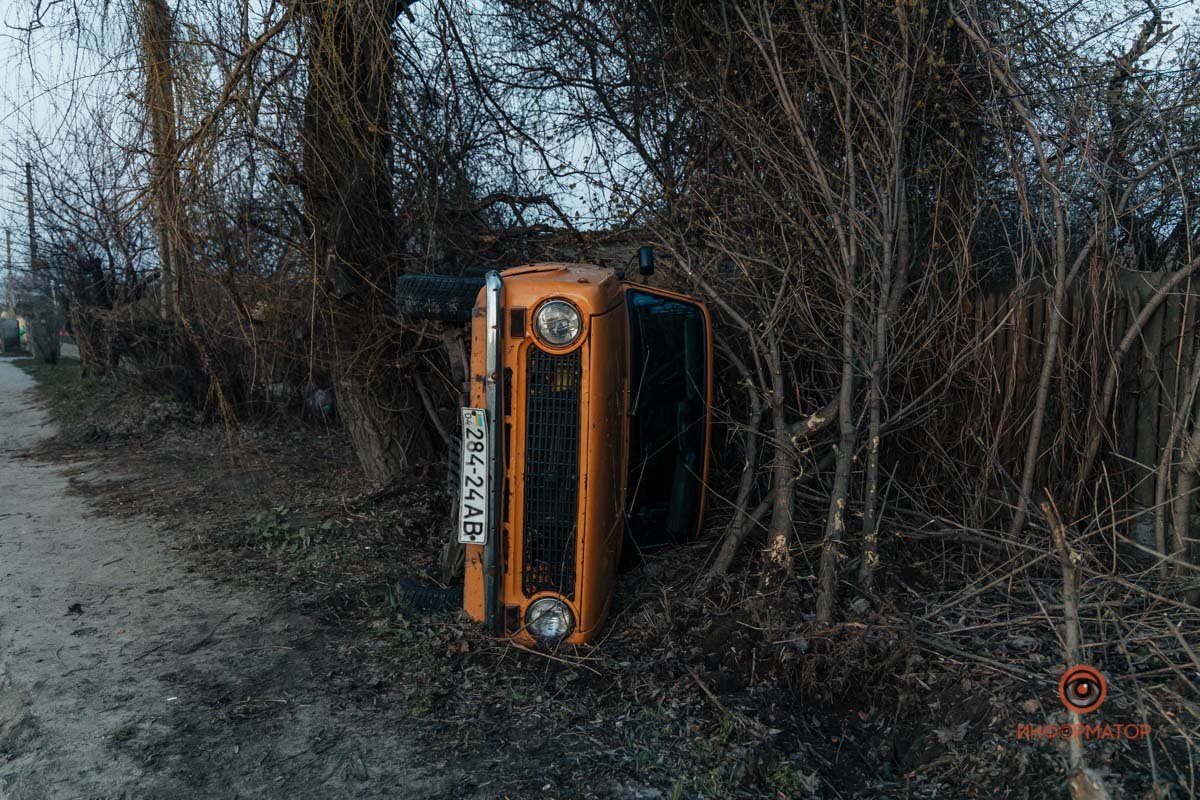 ВАЗ оказался на обочине ВАЗ оказался на обочине