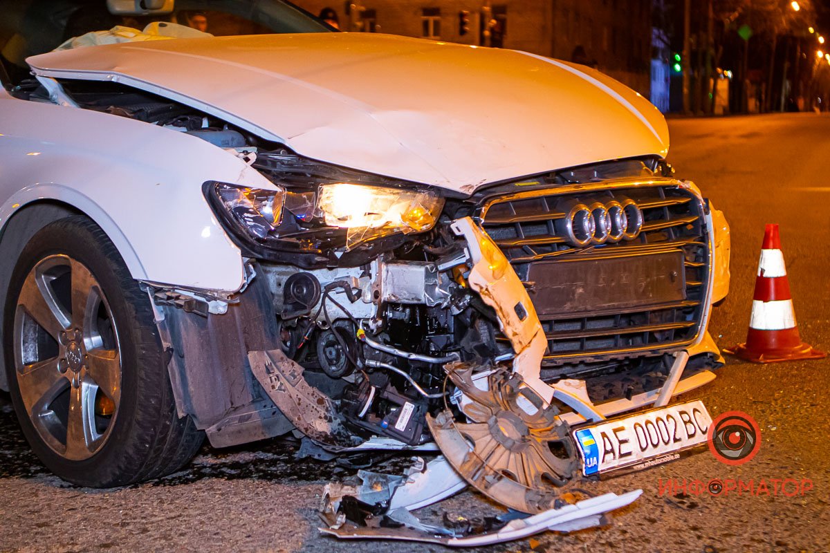 Автомобиль существенно поврежден Автомобиль существенно поврежден