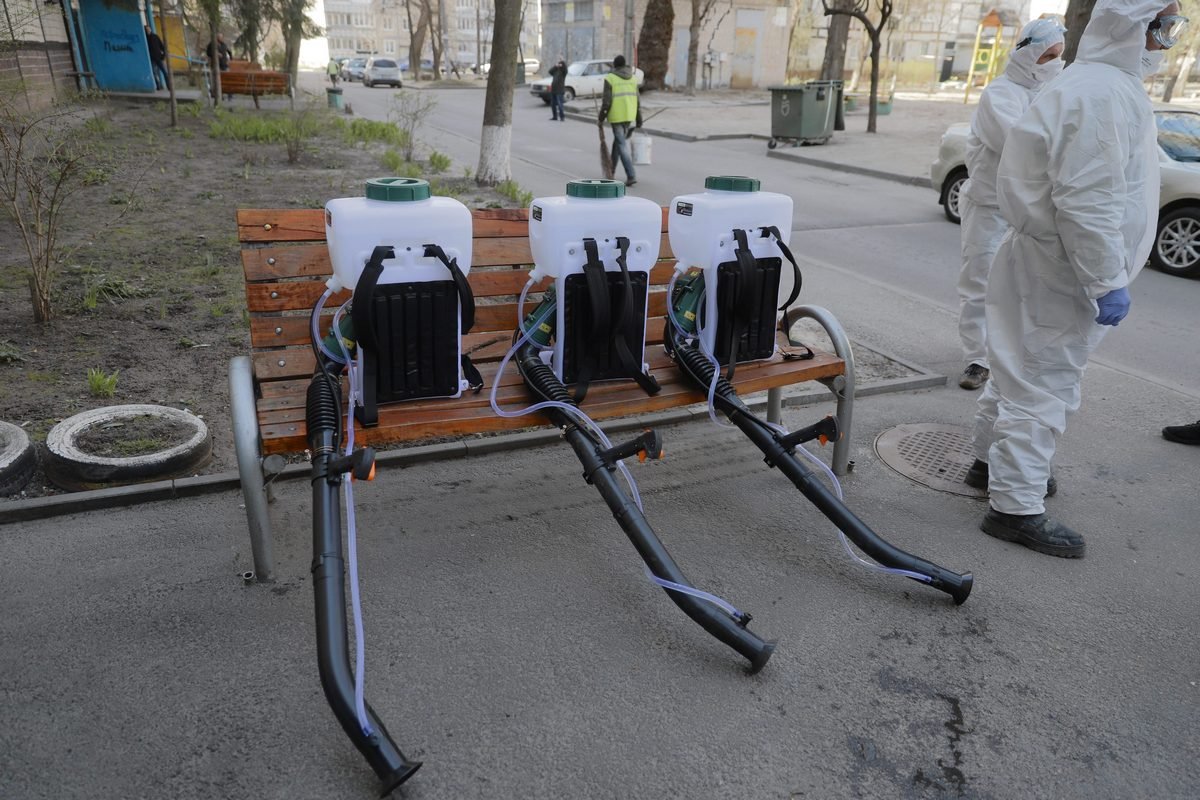 В Днепре начали дезинфицировать подъезды 1