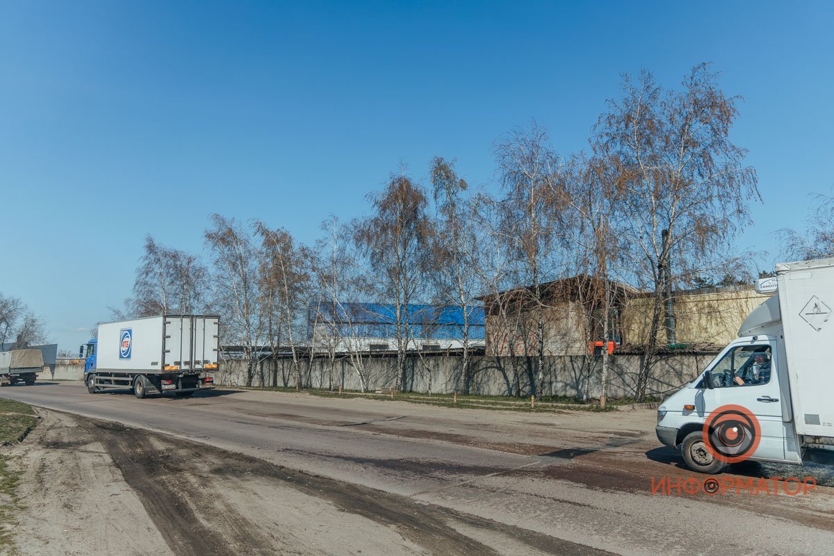 В Днепре на Курсантской горели склады В Днепре на Курсантской горели склады