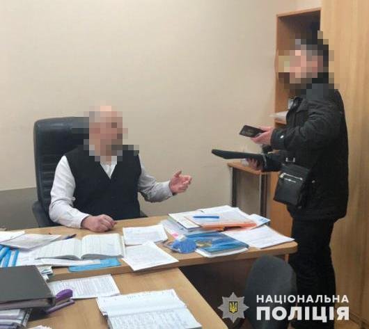 В Днепре полиция задержала руководителя управления службы райсовета по делам детей