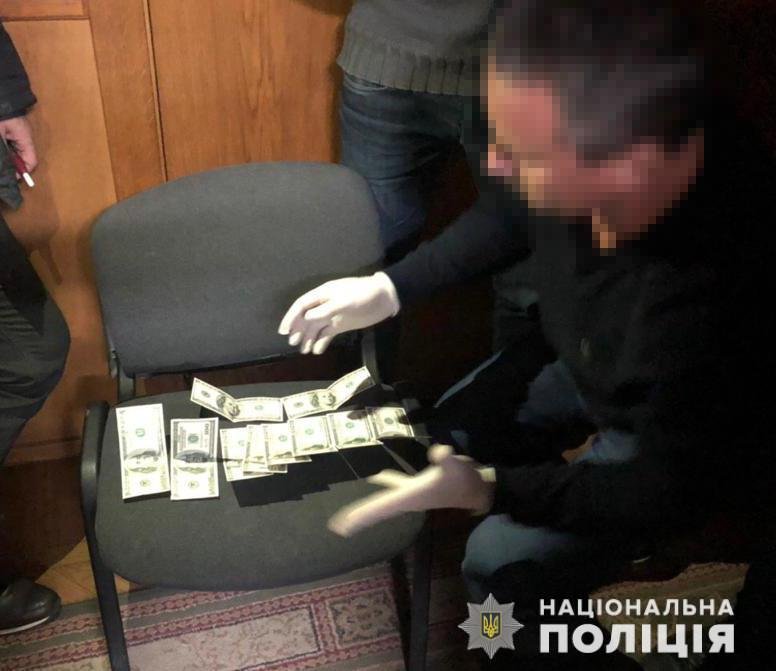 23 марта оперативники управления стратегических расследований совместно с работниками прокуратуры задержали чиновника