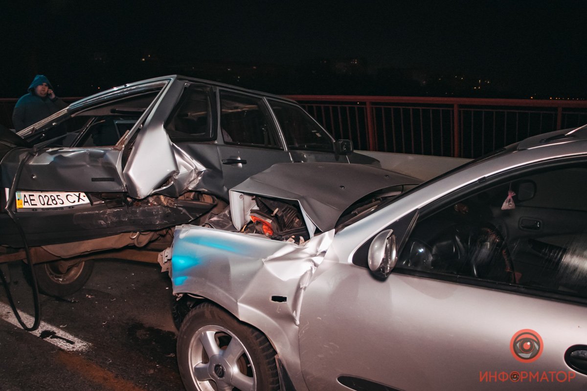ВАЗ не убедился в безопасности маневра и "перестроился " в правый ряд