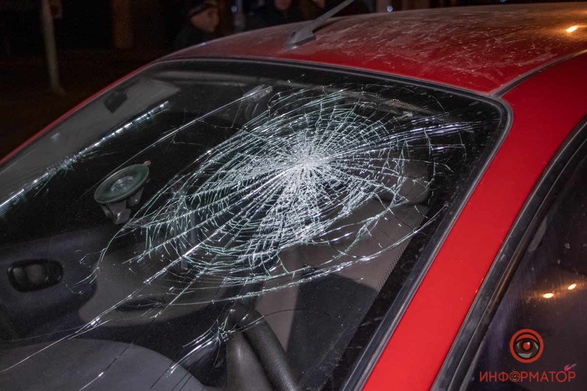 Разбито лобовое стекло Разбито лобовое стекло