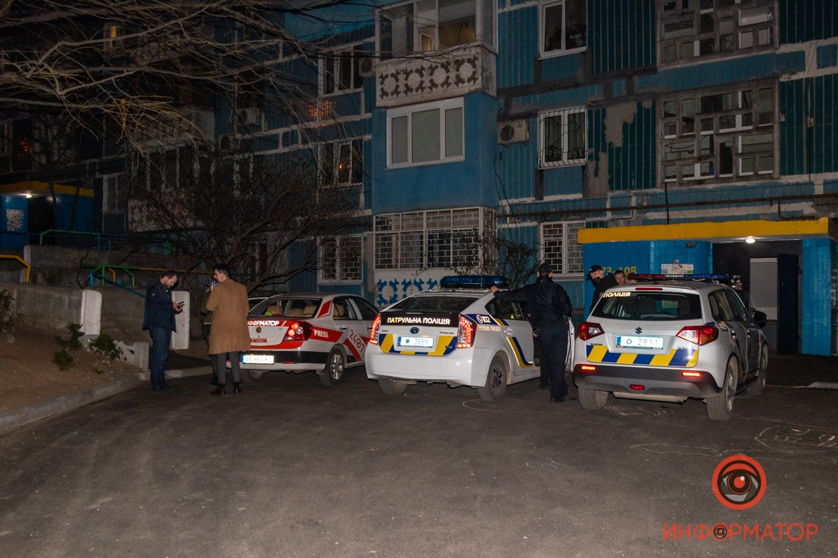 На месте работает наряд полиции и следственно-оперативная группа