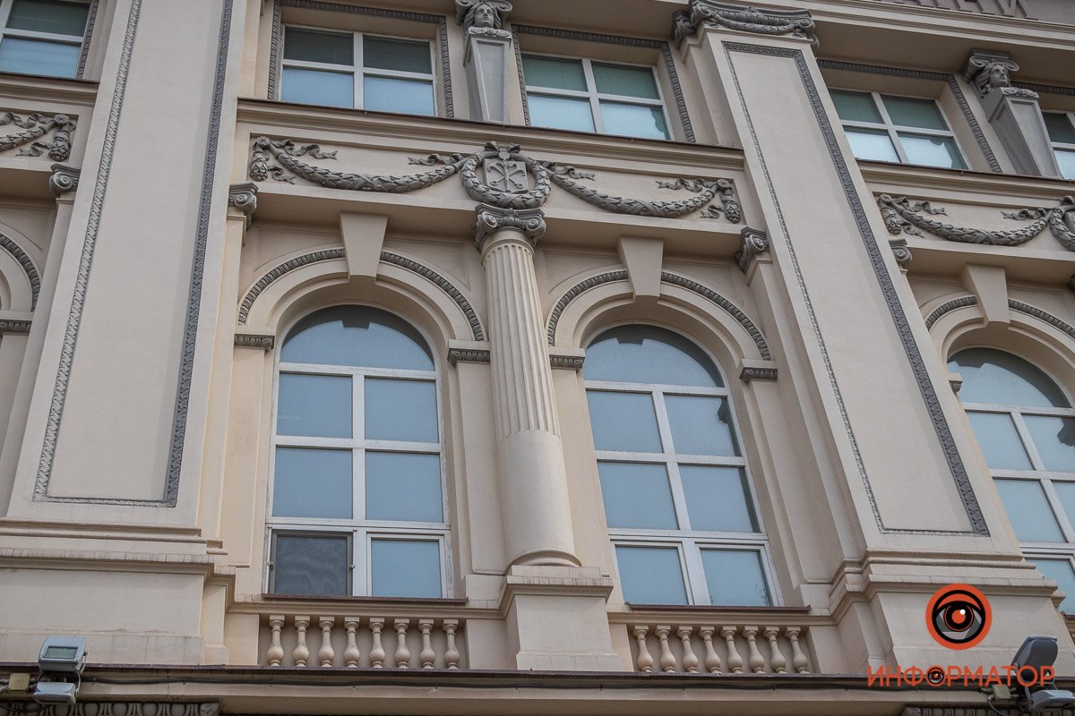 Здание в стиле неоклассицизм за сто лет никогда не меняло своего банковского назначения