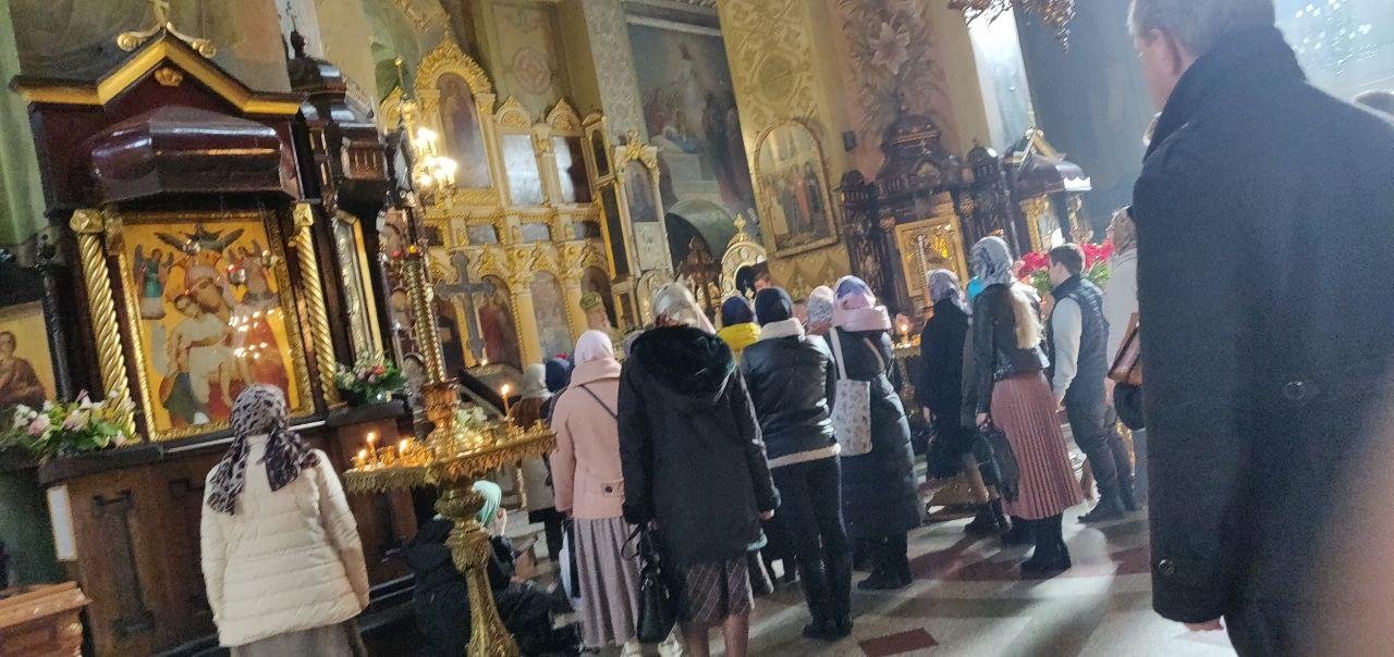 В Троицкой церкви около 9:30 было до 50 человек В Троицкой церкви около 9:30 было до 50 человек