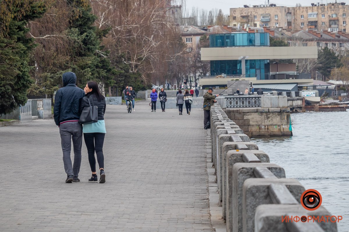 Люди, вас не должно быть так много на улице Люди, вас не должно быть так много на улице