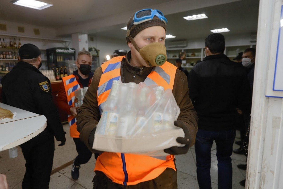 Весь изъятый алкоголь направят на изготовление антисептиков Весь изъятый алкоголь направят на изготовление антисептиков