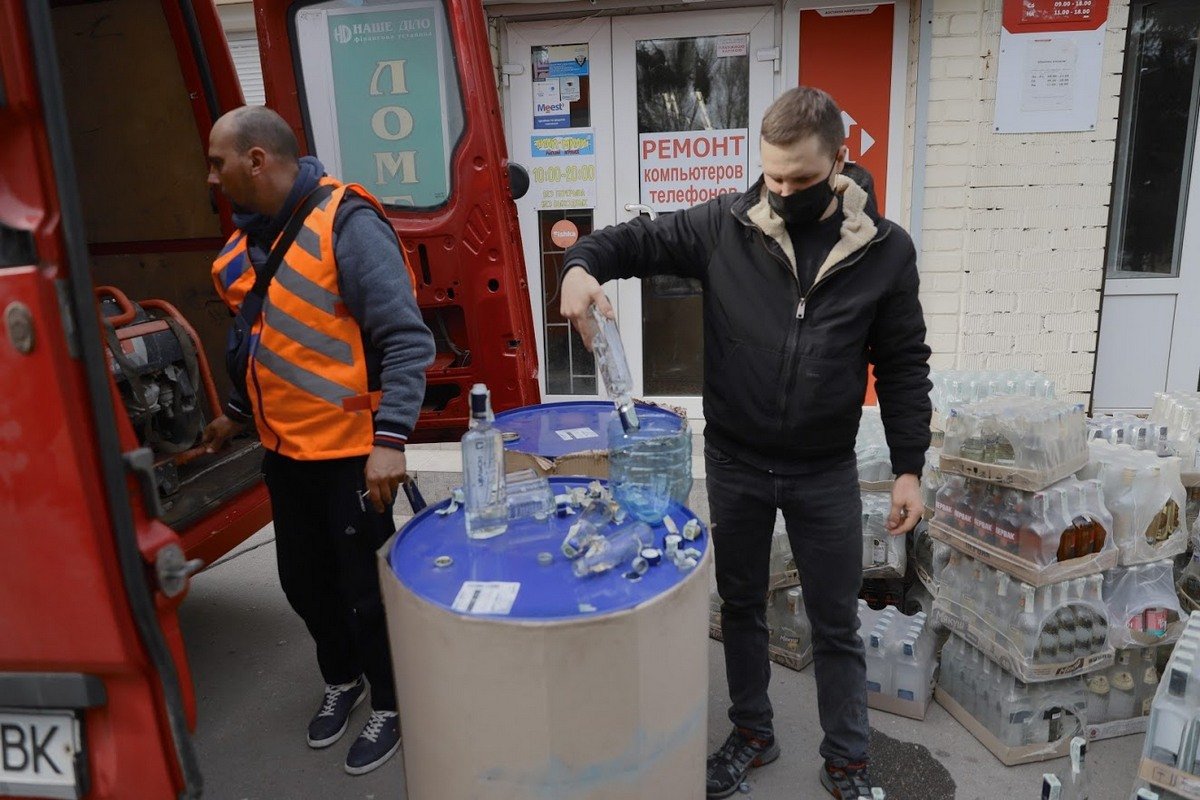 Со слов заммэра, у них есть договоренность с фармацевтическими компаниями по производству дезинфикаторов Со слов заммэра, у них есть договоренность с фармацевтическими компаниями по производству дезинфикаторов