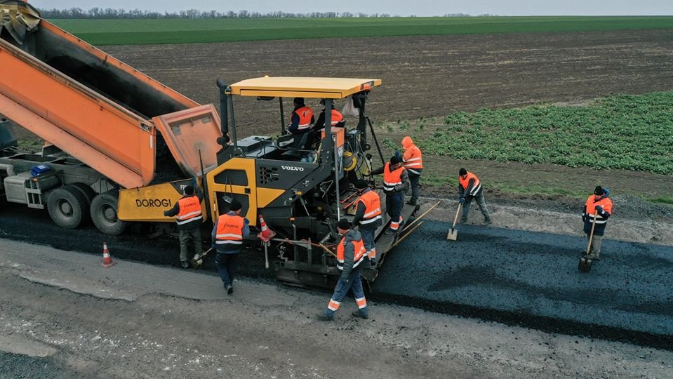 Юрий Голик показал, как идет ремонт автодороги Р-73 Никополь-Днепр 2