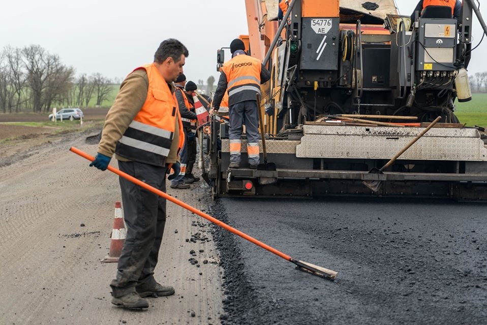 Юрий Голик показал, как идет ремонт автодороги Р-73 Никополь-Днепр 4