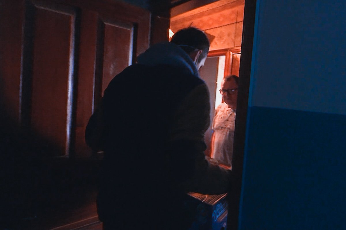 ИНТЕРПАЙП передал продуктовые наборы ветеранам заводов 3