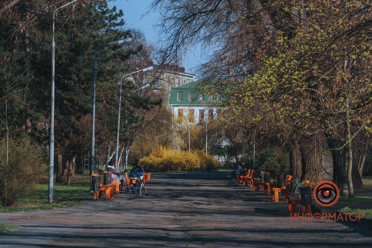 Людей не много