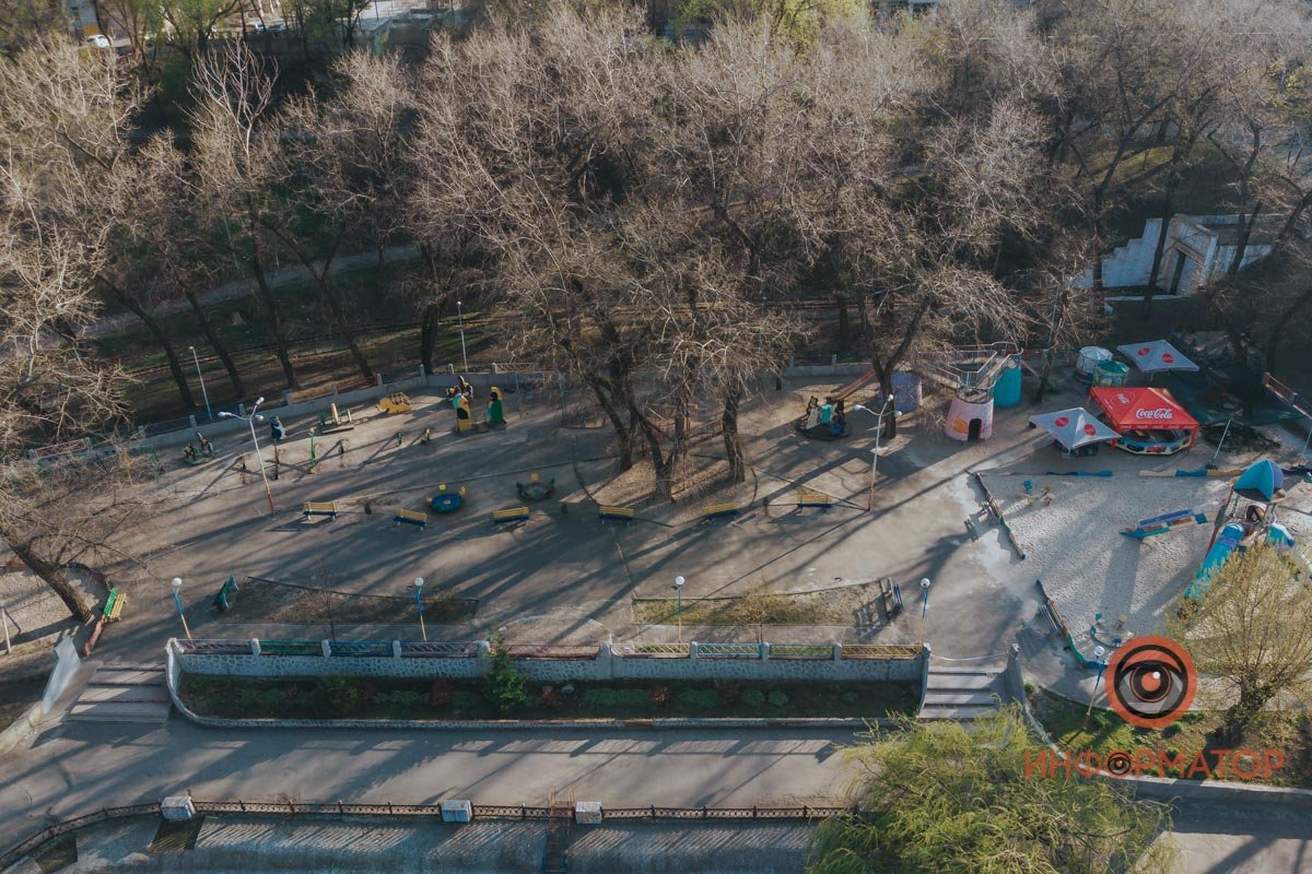 Действительно, людей очень мало