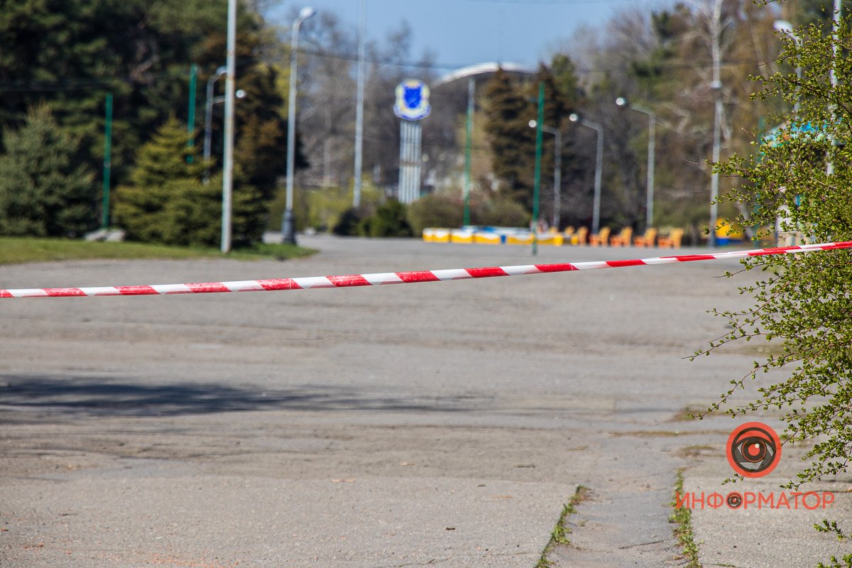 Все входы ограждены лентой Все входы ограждены лентой