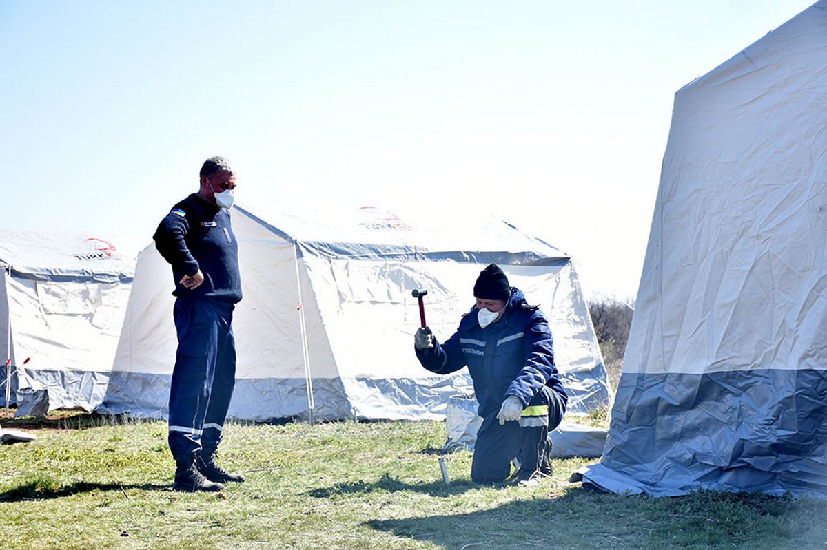 Устанавливали 2 отряда спасателей по 10 человек