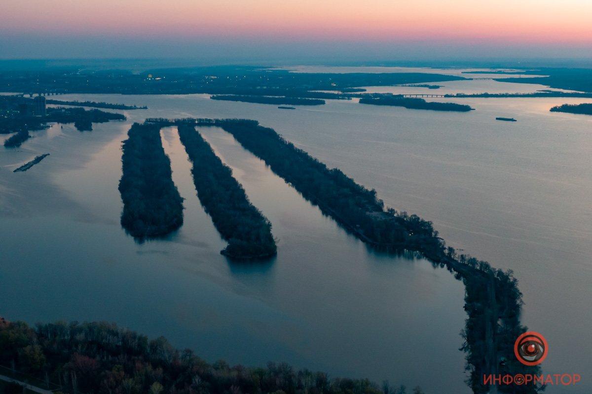 Линия горизонта скрылась в рассветной дымке