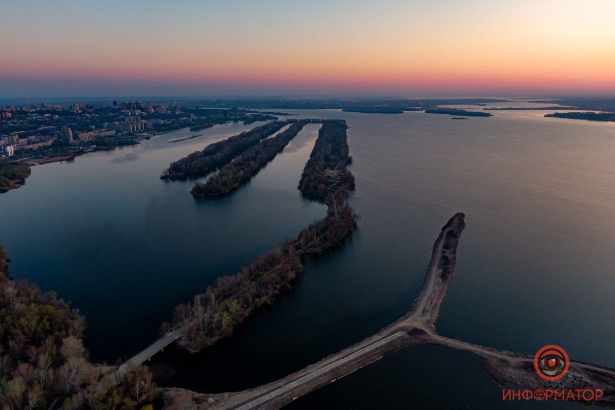 И бескрайний мир