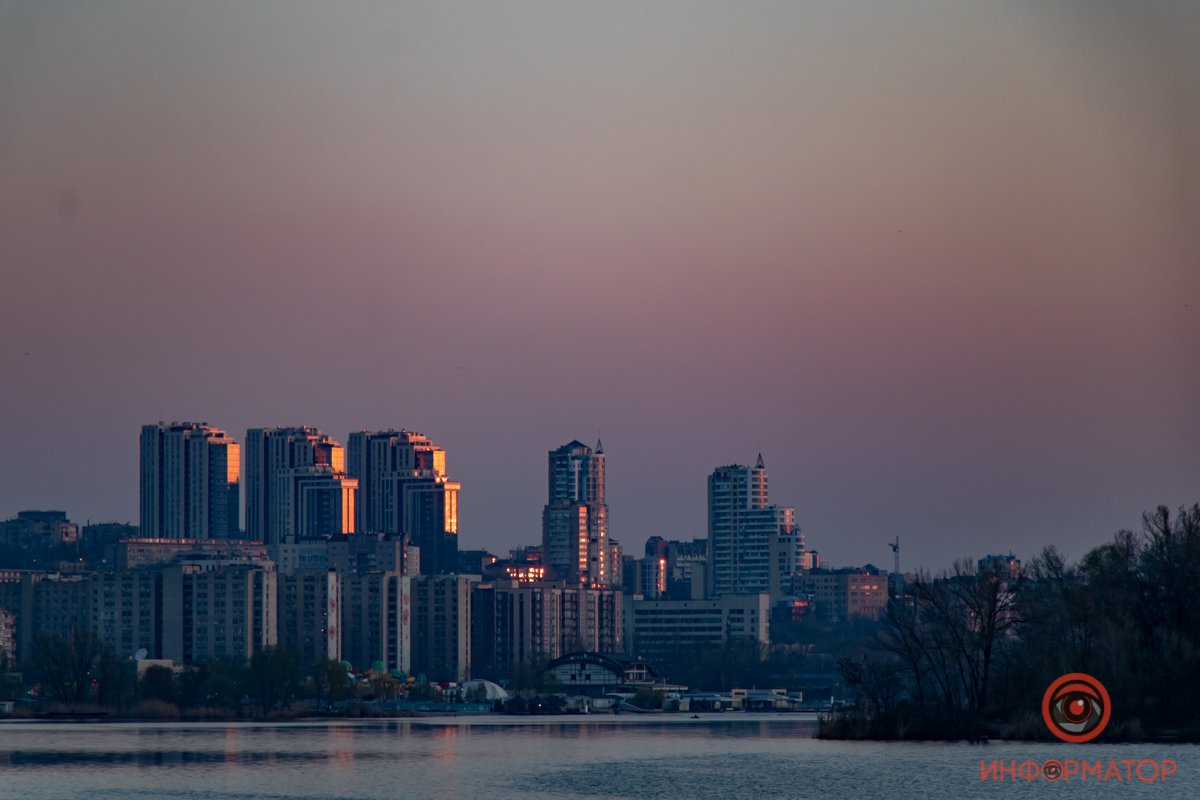 Небоскребы умываются утренним светом