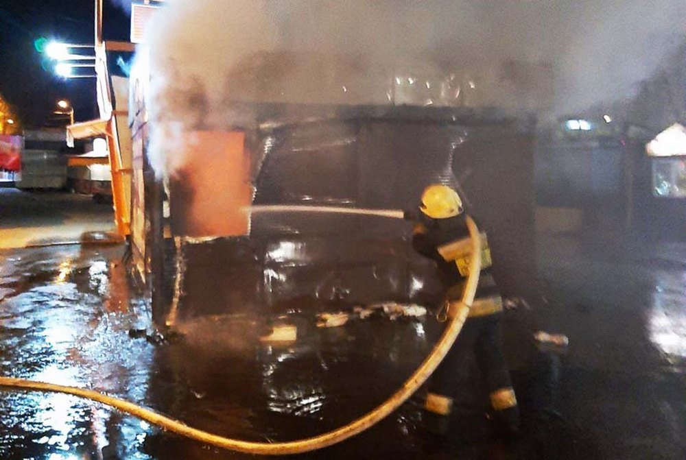 Сам киоск и все, что было внутри, выгорело дотла Сам киоск и все, что было внутри, выгорело дотла