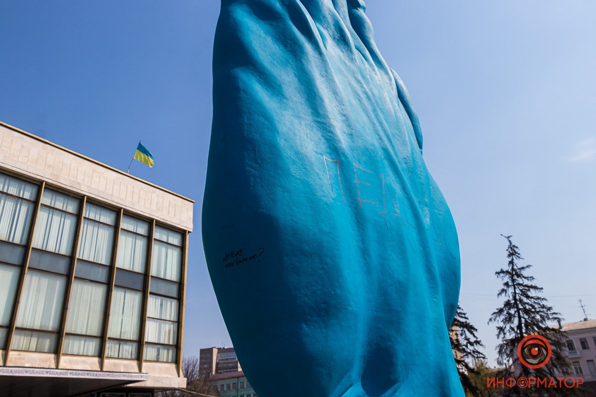 Было глупо надеяться, что неохраняемый статический объект останется нетронутым в нашем городе