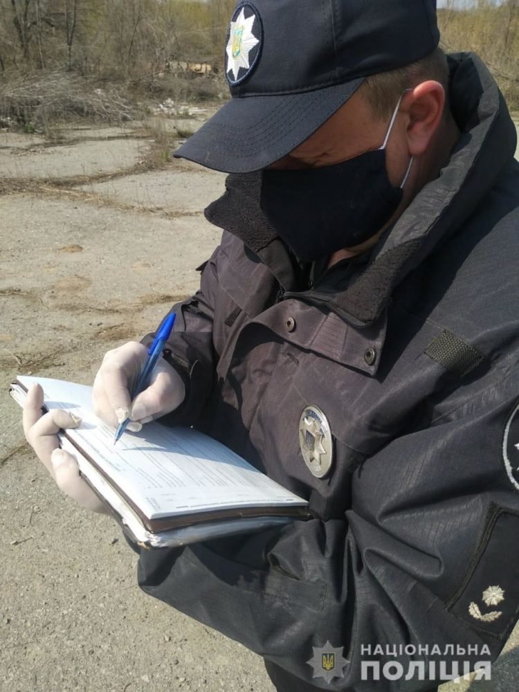 Женщина подписала соглашение о самоизоляции, но на момент проверки дома ее не было