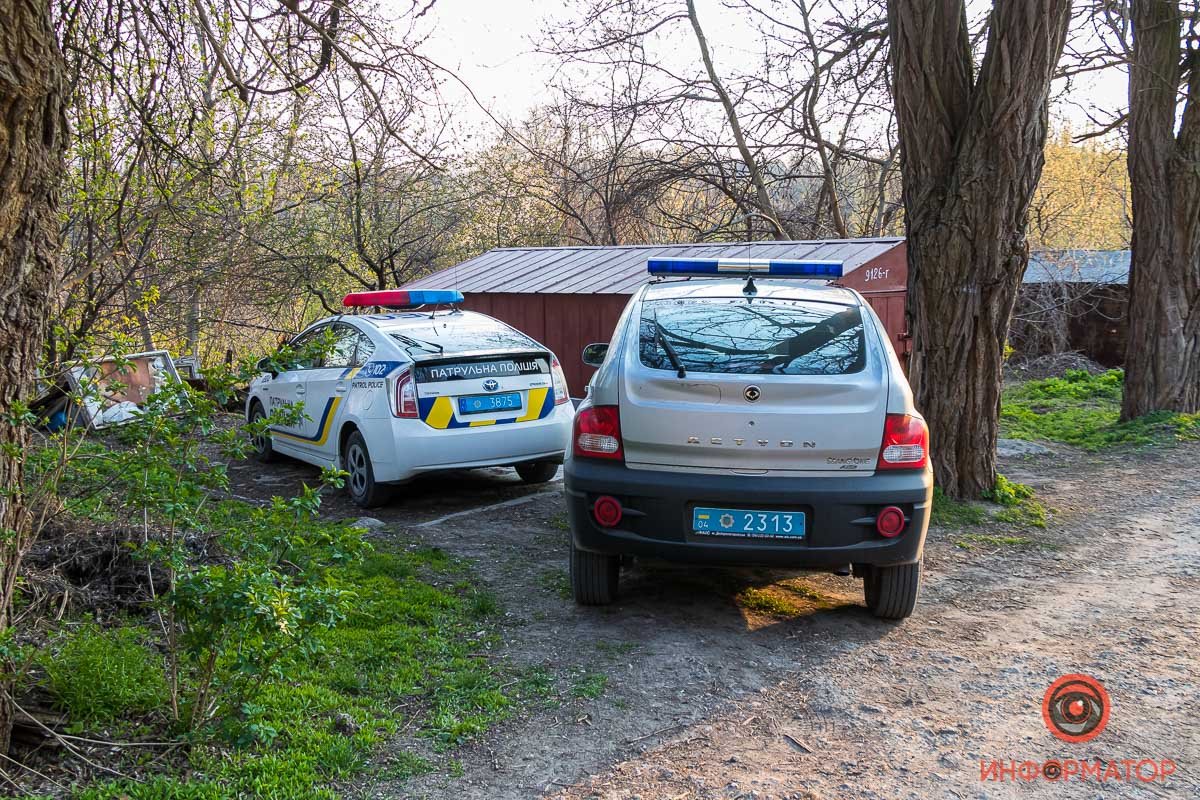 В Днепре в Евпаторийской балке нашли повешенного мужчину 1