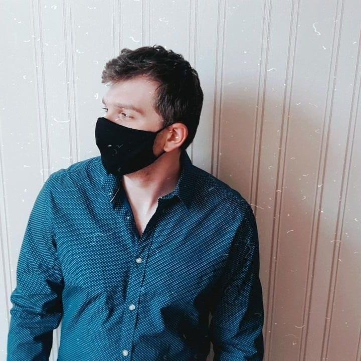 Маски - обязательный атрибут этой весны