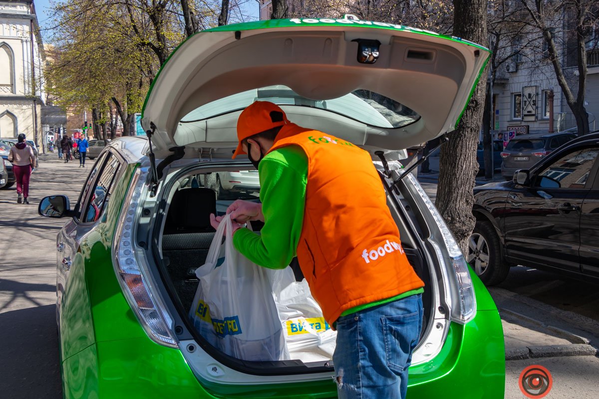 Курьер принесет ваш заказ прямо под дверь