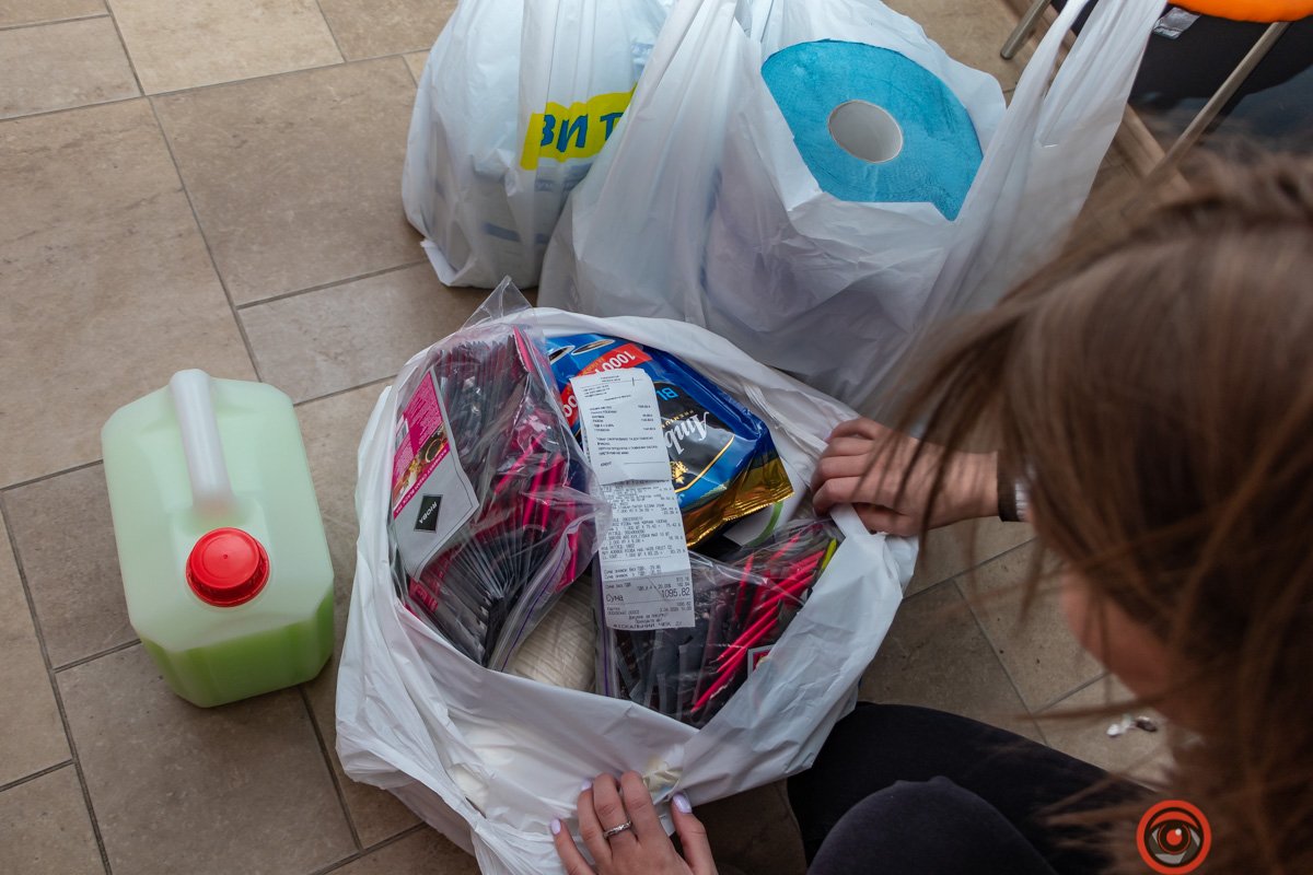 Все продукты оплачиваете по чеку из супермаркета - никаких наценок