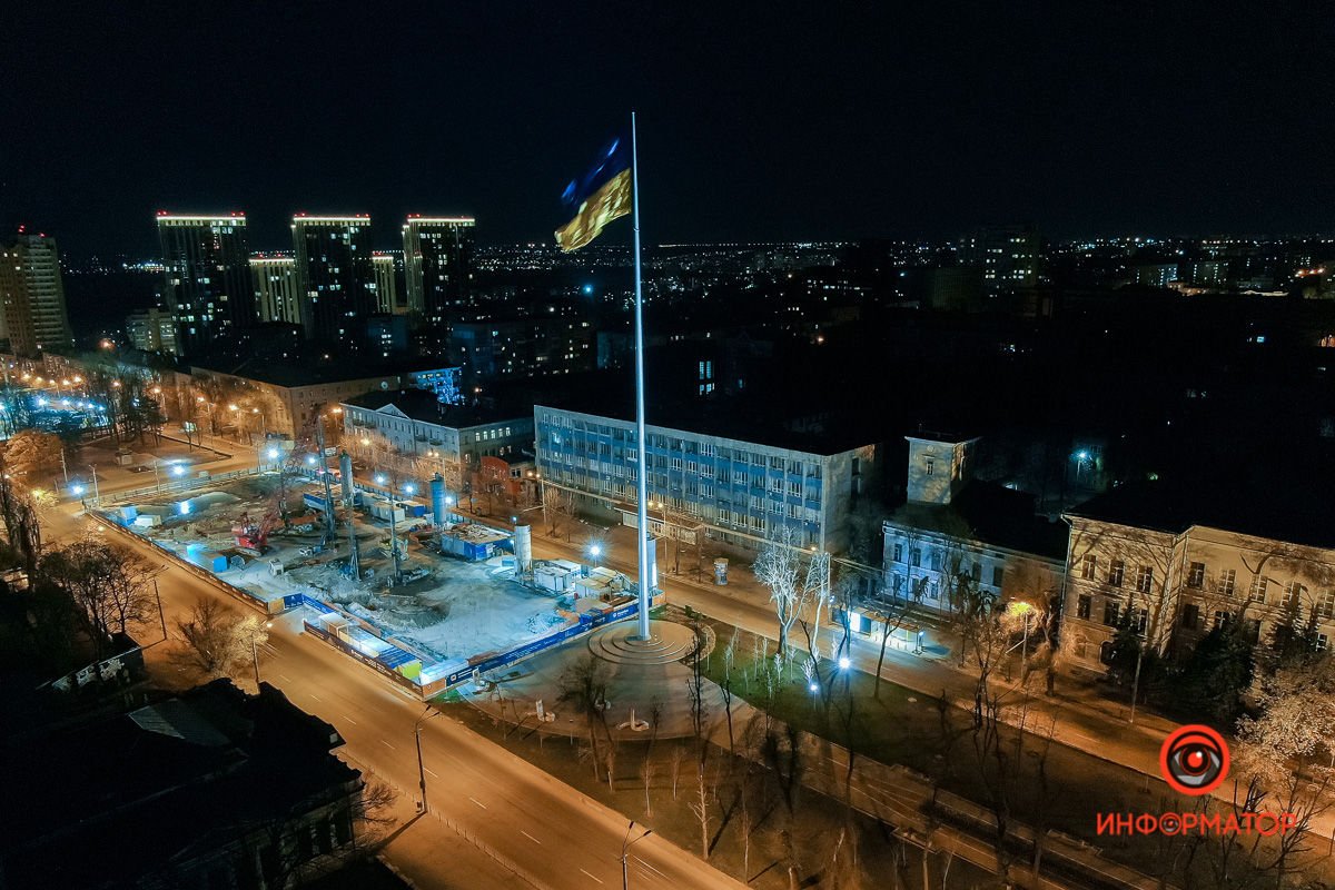 Высота флагштока - 72 метра  Высота флагштока - 72 метра