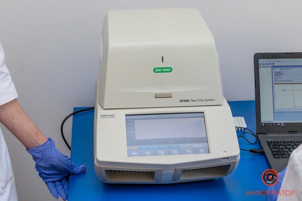 Выявляет инфекционные заболевания, в том числе и COVID-19