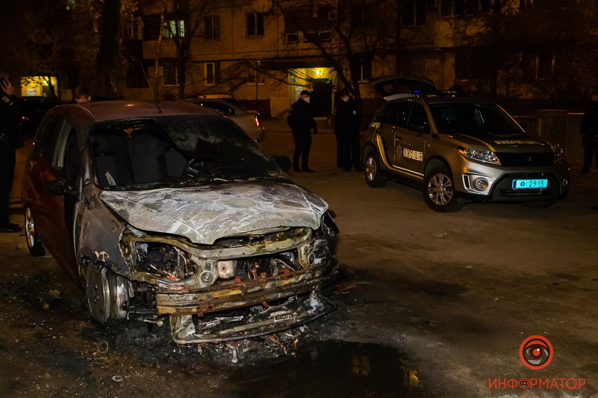 На место прибыли сотрудники полиции и ГСЧС На место прибыли сотрудники полиции и ГСЧС