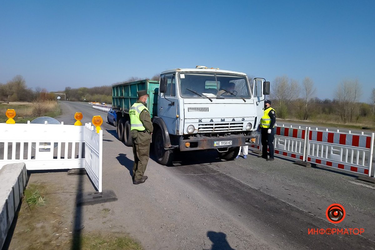 Барьеры сводят три полосы в одну Барьеры сводят три полосы в одну