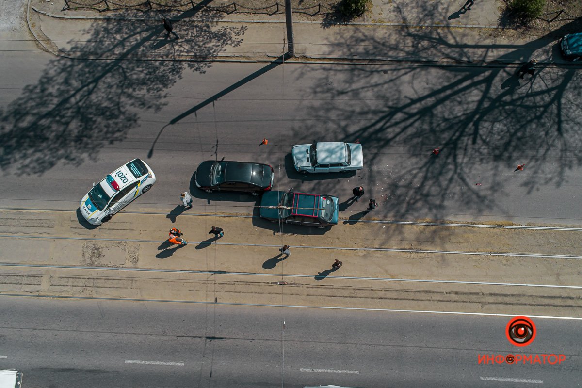 Предварительно, ВАЗ влетел в Fiat, который, в свою очередь, ударил Hyundai Предварительно, ВАЗ влетел в Fiat, который, в свою очередь, ударил Hyundai