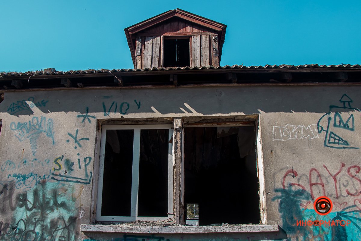 Холст для местных художников