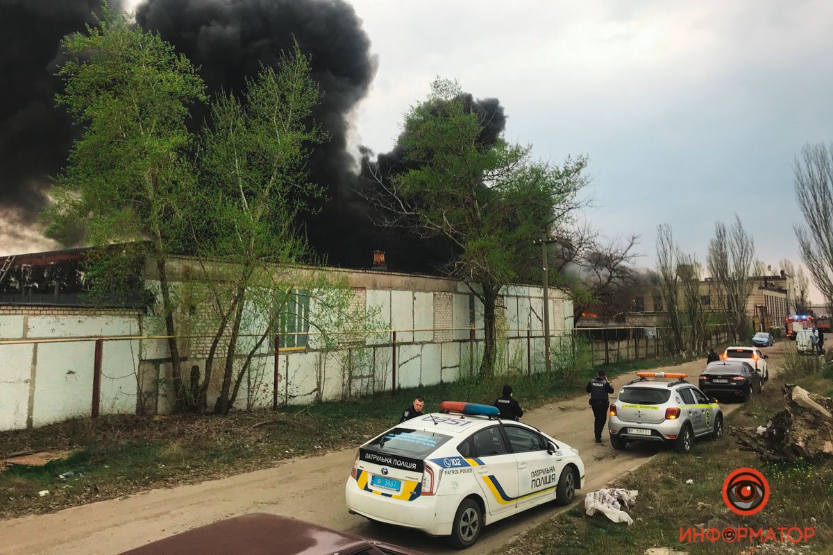Большой пожар в Днепре возле авторынка: дым видно за километры 2