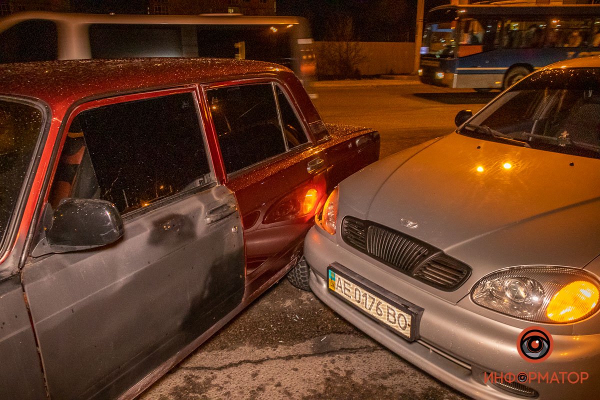 Lanos ударил ВАЗ по инерции Lanos ударил ВАЗ по инерции