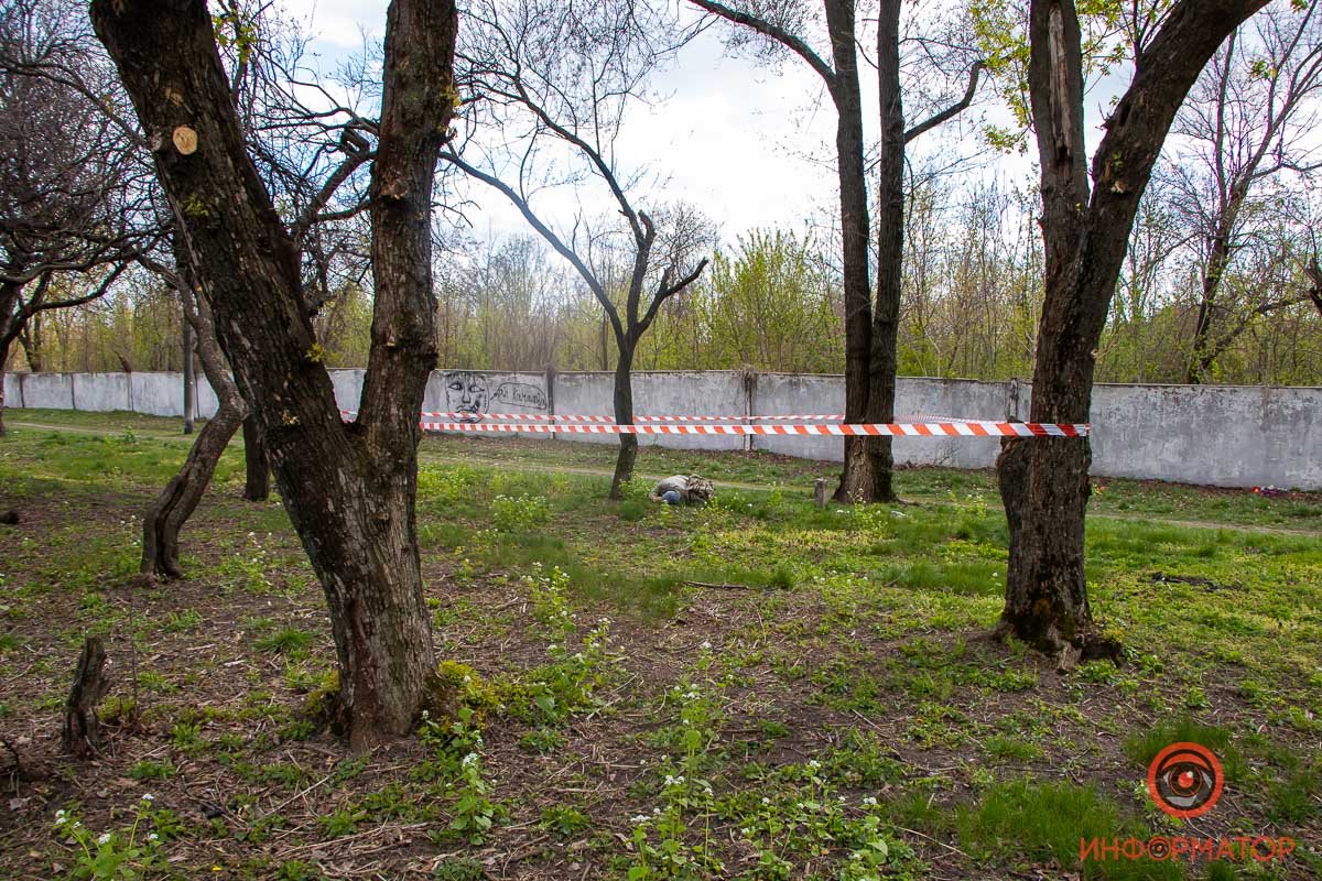 Мужчина без признаков жизни лежал напротив Запорожского кладбища на Аэропортовской Мужчина без признаков жизни лежал напротив Запорожского кладбища на Аэропортовской