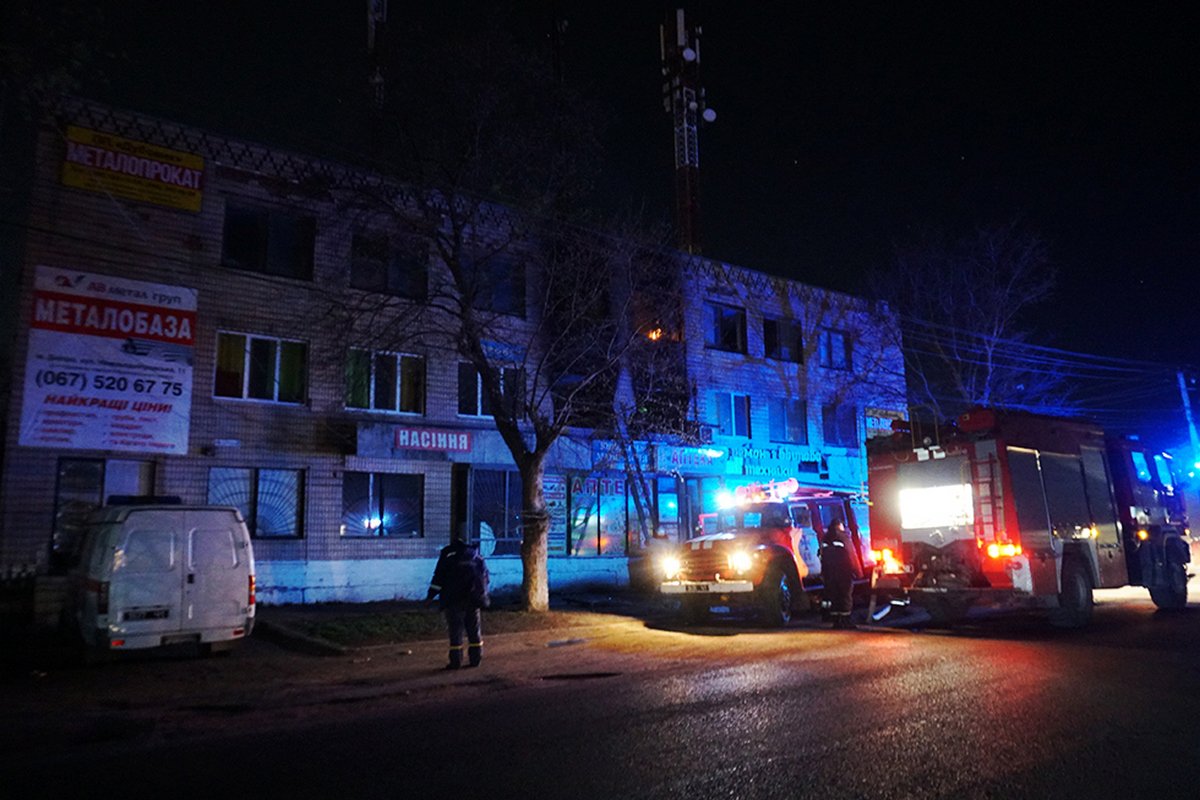 Горел дом быта на улице Центральной