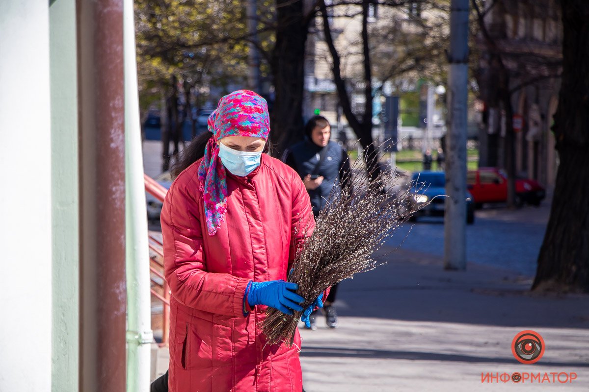 Кто-то пытается торговать на улице Кто-то пытается торговать на улице