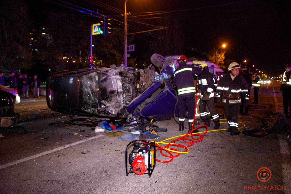 Автомобиль Daewoo оказался заблокированным - тела водителя и пассажира "вырезали" спасатели Автомобиль Daewoo оказался заблокированным - тела водителя и пассажира "вырезали" спасатели