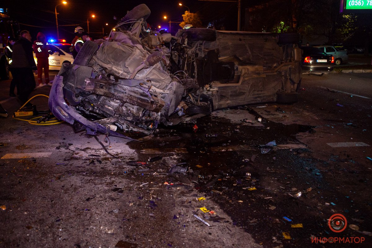 От автомобиля погибших осталась груда металла От автомобиля погибших осталась груда металла