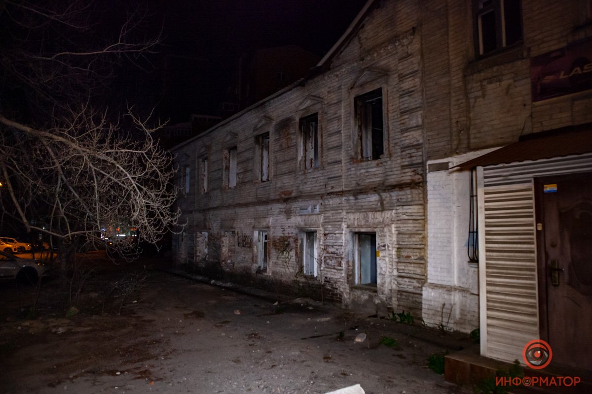 Тело нашли в полу-заброшенном доме в Южном переулке Тело нашли в полу-заброшенном доме в Южном переулке