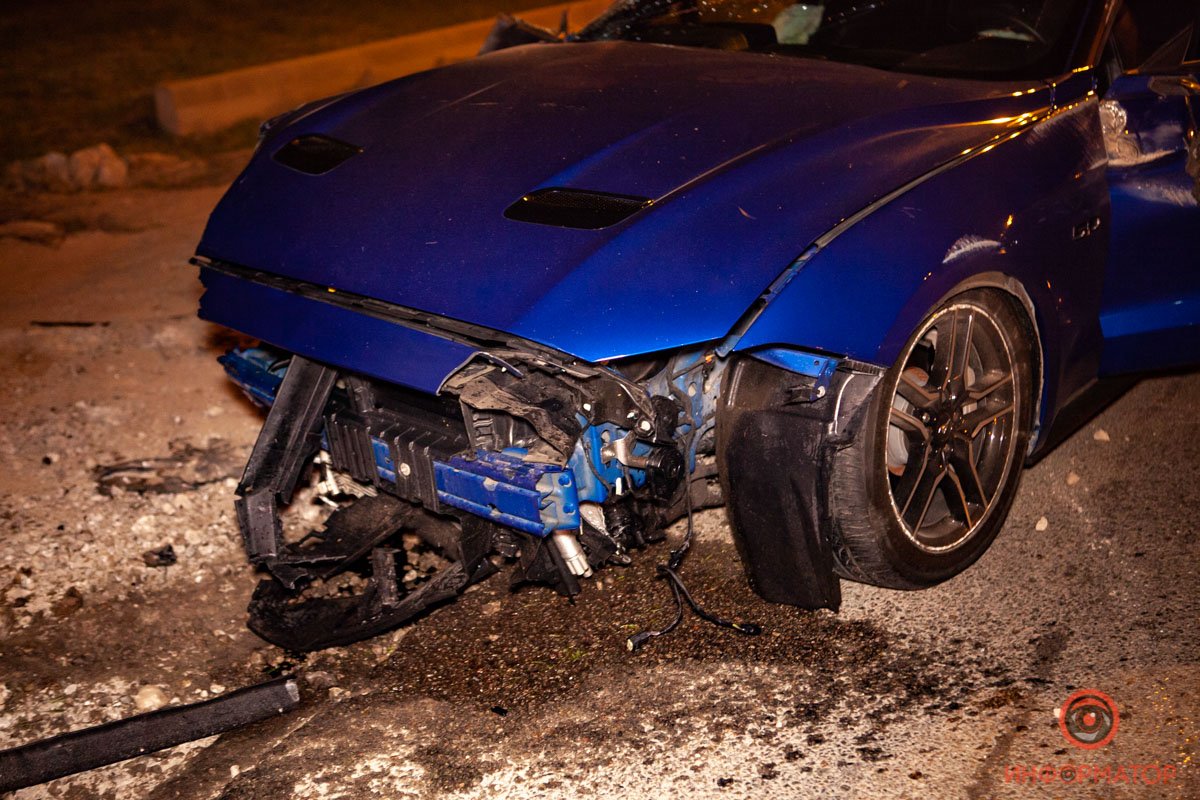 Разбитый бампер