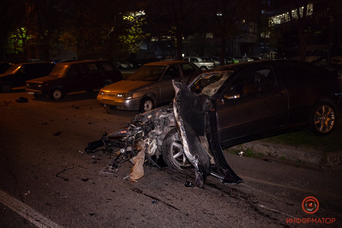 Предварительно, Ford ударил Mercedes и поехал дальше