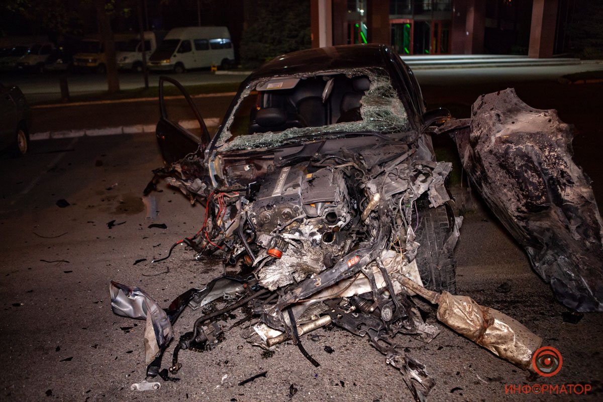 Переднюю часть кузова разнесло