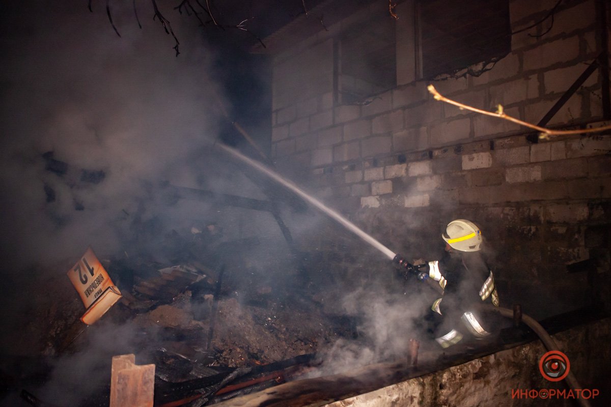 Перед этим пожарным пришлось тушить пожар на улице Фланговой Перед этим пожарным пришлось тушить пожар на улице Фланговой